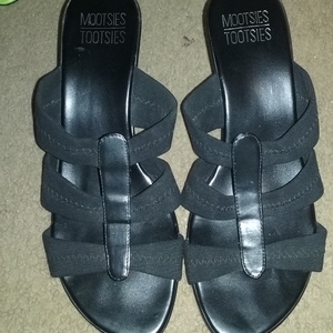 Black strap  2" sandal is being swapped online for free