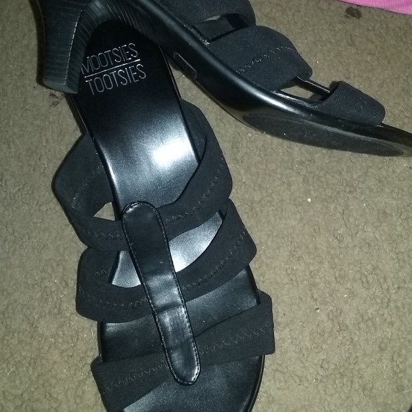 Black strap  2" sandal is being swapped online for free