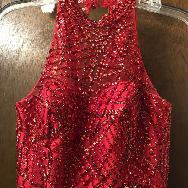 Red Prom Dress is being swapped online for free
