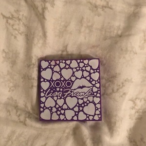 Assorted Makeup is being swapped online for free