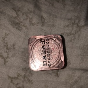 Assorted Makeup is being swapped online for free