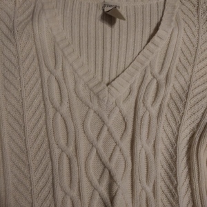 St Johns Bay women's Xl cream sweater is being swapped online for free