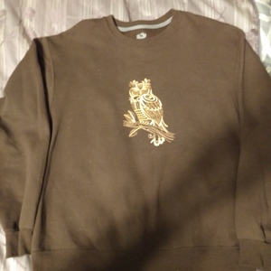Women's large brown sweatshirt w embroidered owl. is being swapped online for free
