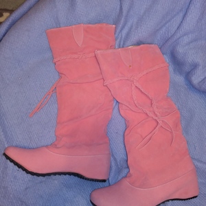 Women's Suede Knee High Flats Slouch Boots size 9 Pink Pull-on removable tassel New is being swapped online for free