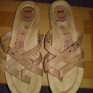 Earth Spirit Light Brown Sandals Women Size 9 Non adjustable Worn Once is being swapped online for free