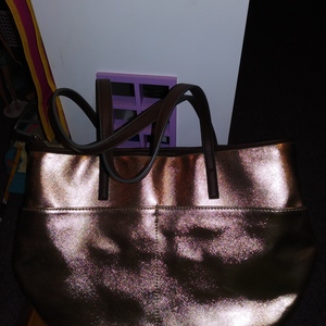 Gold Purse Handbag Faux Leather 6 pockets is being swapped online for free