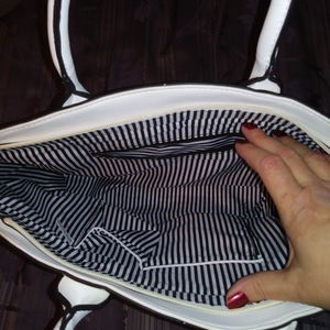 White unbranded Purse is being swapped online for free
