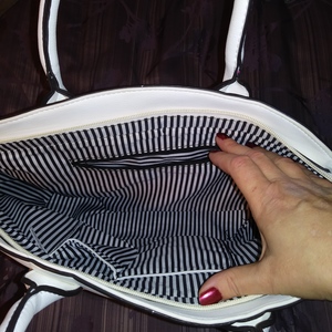 White unbranded Purse is being swapped online for free