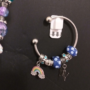 Blue charm bracelet is being swapped online for free