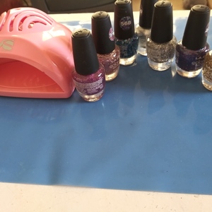 Finger nail polish and dryer is being swapped online for free