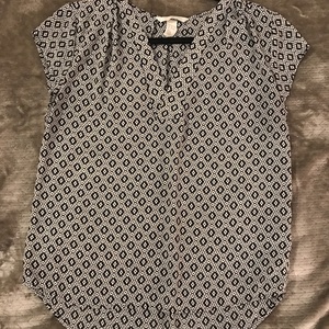 H&M Short Sleeve Blouse is being swapped online for free