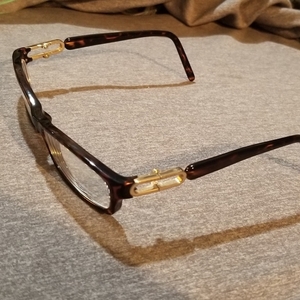 Jimmy Choo glasses/sunglasses is being swapped online for free