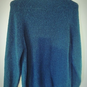 Like New Sweater is being swapped online for free