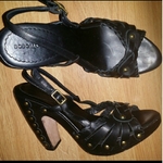 BCBG MaxAzria Leather Heels sz 6 is being swapped online for free
