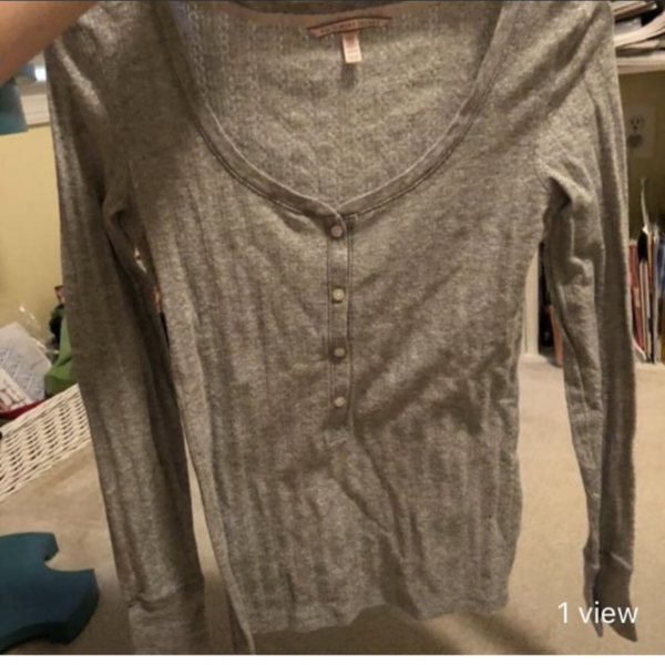 Victoria Secret Grey Top is being swapped online for free