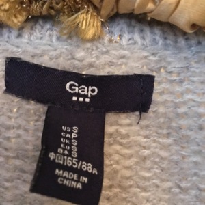Small/med gently used Gap tie front grey sweater is being swapped online for free