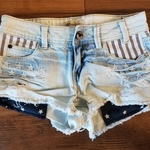 YMI American Flag Distressed Lightwash Shorts is being swapped online for free