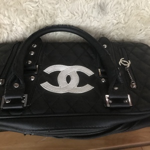 Chanel purse (faux) is being swapped online for free