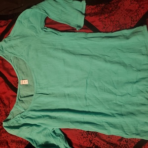 S-M Old Navy crumple fabric 3/4 sleeve top is being swapped online for free