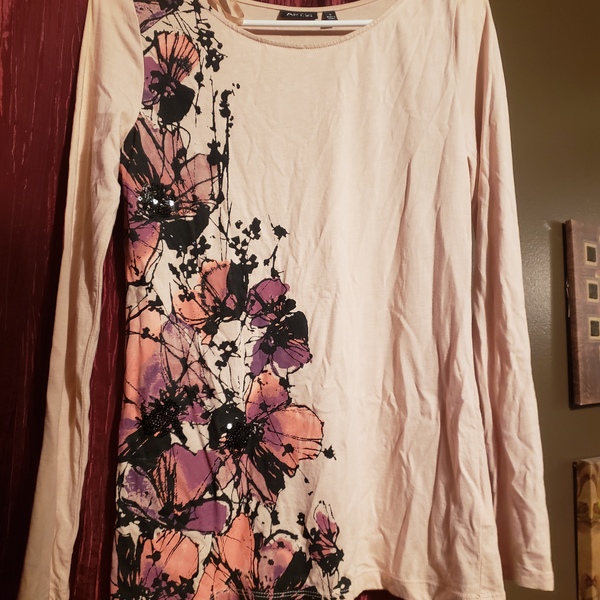 S FLOWER PRINT TOP WITH SEQUIN ACCENTS is being swapped online for free