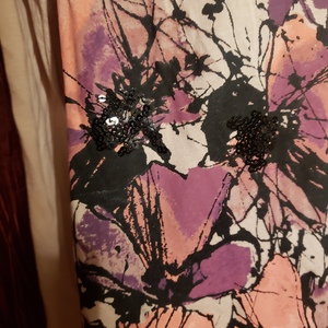 S FLOWER PRINT TOP WITH SEQUIN ACCENTS is being swapped online for free