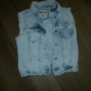 Mudd sleeveless jean jacket is being swapped online for free