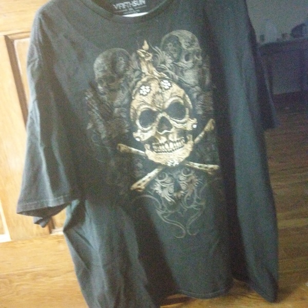Skull tee shirt is being swapped online for free