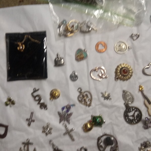 Assorted jewelry bundle is being swapped online for free