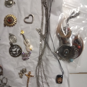 Assorted jewelry bundle is being swapped online for free
