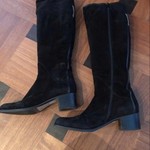 Italian Black Boots  is being swapped online for free