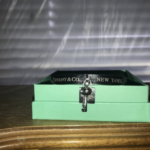 Tiffany bracelet  is being swapped online for free
