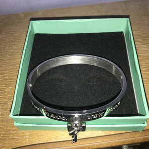 Tiffany bracelet  is being swapped online for free