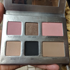 Lorac Beverly Hills eyeshadow blush pallet is being swapped online for free