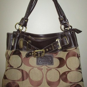Beautiful COACH Purse !! is being swapped online for free