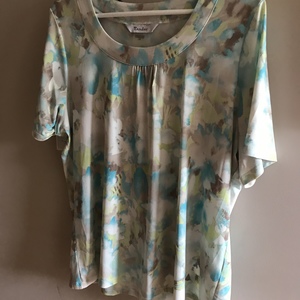 Tan Jay top Short sleeve  is being swapped online for free