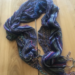 Women’s Scarf is being swapped online for free