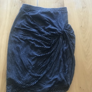 Women’s Skirt is being swapped online for free
