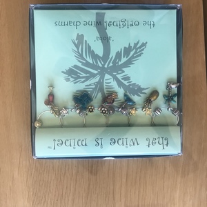 Wine Glass Charms is being swapped online for free