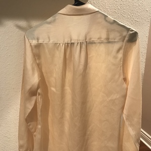 Women’s Blouse is being swapped online for free