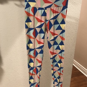 Lularoe Leggings is being swapped online for free