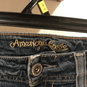 American Eagle Ripped Jeans is being swapped online for free