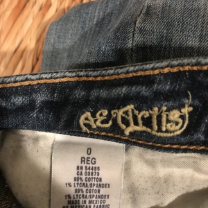 American Eagle Ripped Jeans is being swapped online for free
