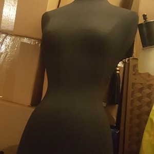 Extra small size mannequin is being swapped online for free