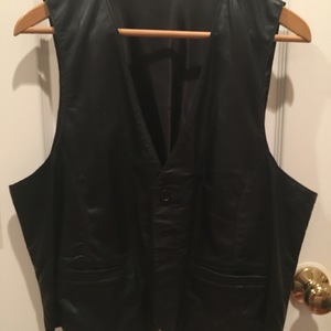 Mens Black Leather Vest / Large size is being swapped online for free