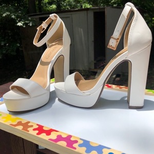 White sexy platform heels is being swapped online for free