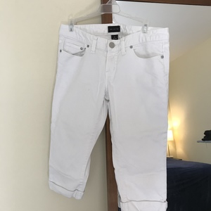 White capris  is being swapped online for free