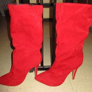 Beautiful Red Boots !!! is being swapped online for free