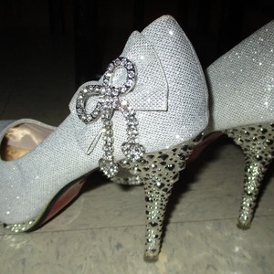 Beautiful Heels !! (Brand New !!) is being swapped online for free