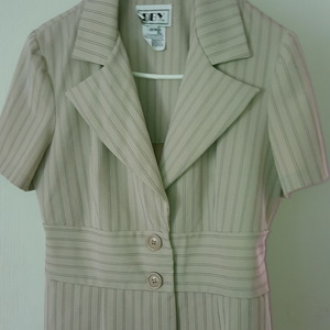 Light weight , short sleeve, blazer size 13/14  is being swapped online for free