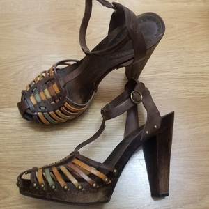 BCBG Wooden T Scrap Heels 8/8.5 is being swapped online for free